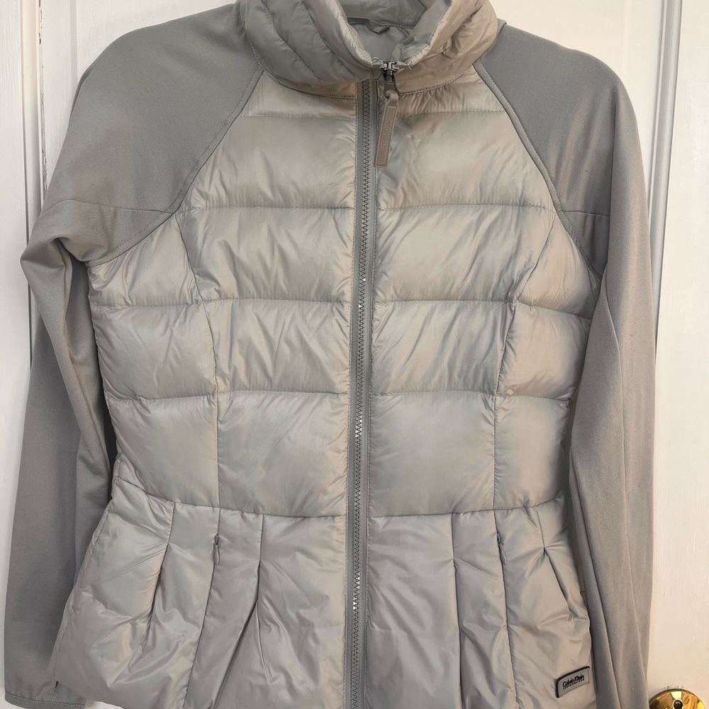 Calvin Klein Women's Light Gray Performance Puffer Jacket
